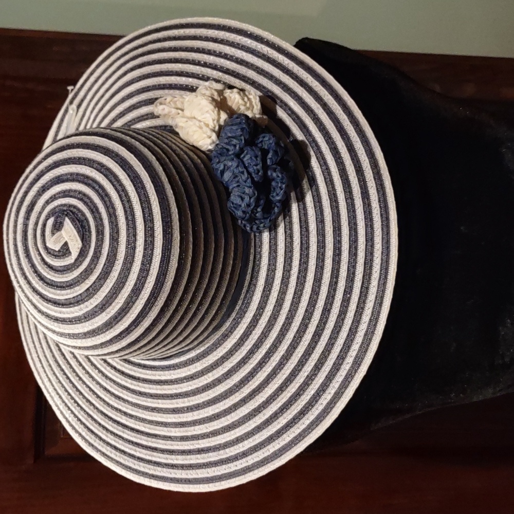 Sun Hat, Wide Brim, Floppy Beach hat, Navy and white, new - Picture 7 of 8